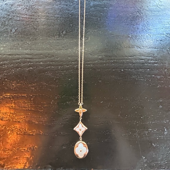 Authentic Louis Vuitton 18k gold necklace - Picture 3 of 7